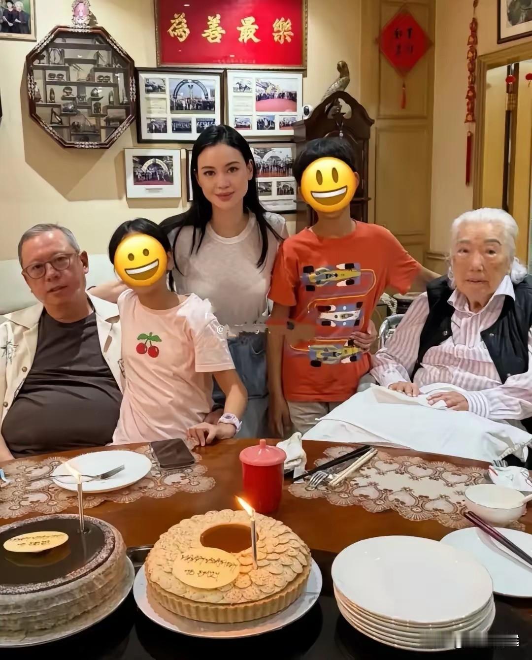 近日林恬儿迎来42岁生日，回到家中和至亲一同庆祝，一双可爱的儿女也陪在妈妈身边，
