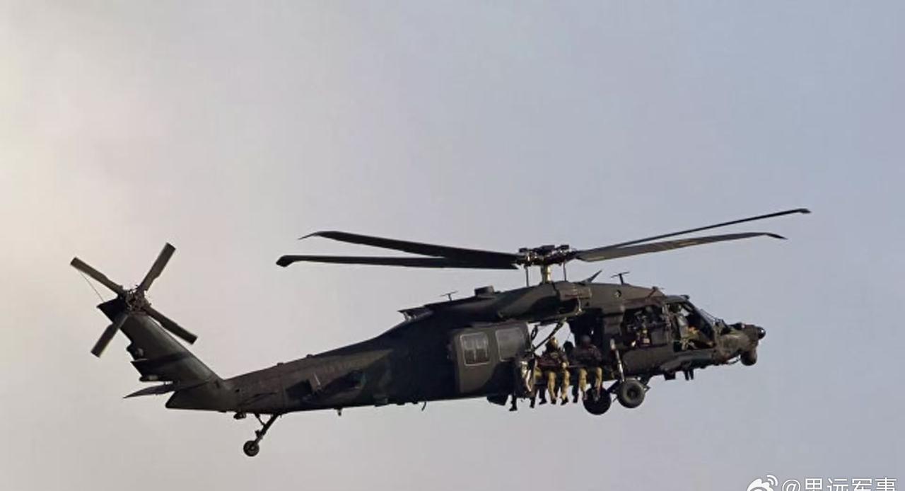 据共同社报道，美军3月29日在位于日本冲绳县的嘉手纳基地实施伞降训练，这是继28