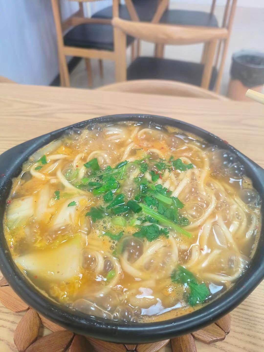 刚开业的时候吃过一次，怎么说呢，没啥记忆点。个人觉得把这种细面条换成烩面或者刀削