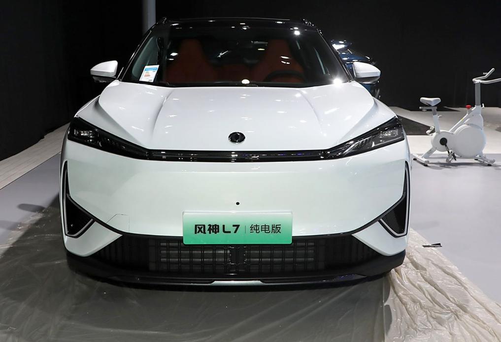 在2024成都车展期间，东风风神L7的纯电动版正式亮相，新车与混动版采用相同的设