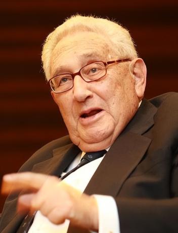 基辛格临终前的惊世预言，震惊全球！他说：“引爆第三次世界大战的绝非中美俄，而是日