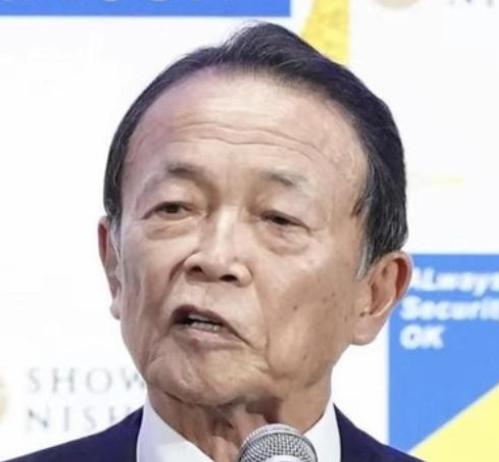 这一次日本彻底不装了！麻生太郎公开承认，日本之所以挑衅中国，真正值得盯住的，不是