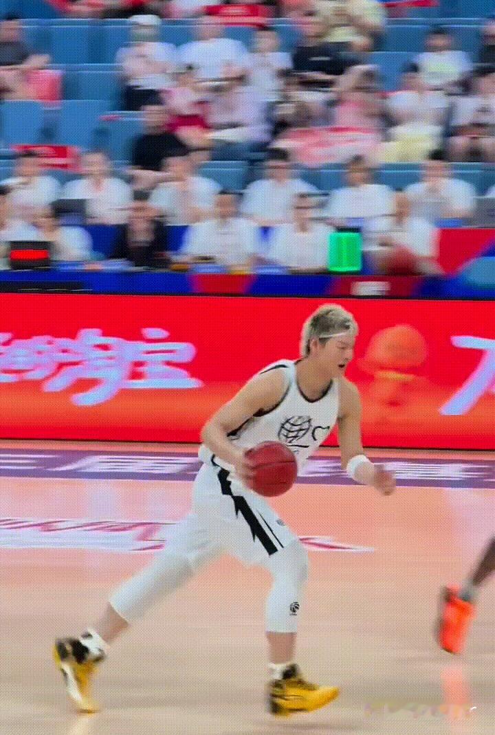 王哲林：不是哥们，表演赛你玩真的啊 ​​​