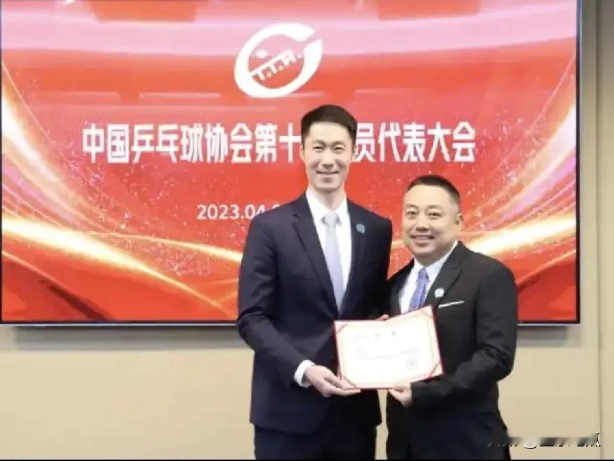 刘国梁卸任乒协主席是乒乓球界的一个重要节点。
刘国梁无论是在当球员、或是做教练还