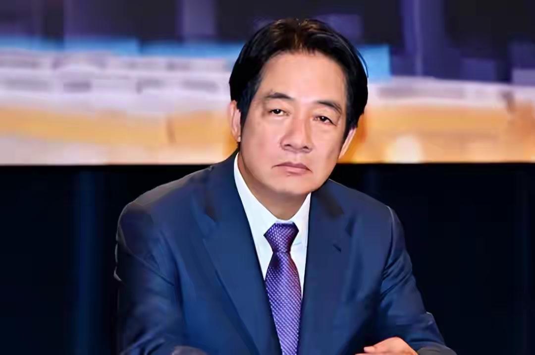 2026年7月底，台北，国民党全代会现场。党主席郑丽文擂鼓，19位县市长参选人划