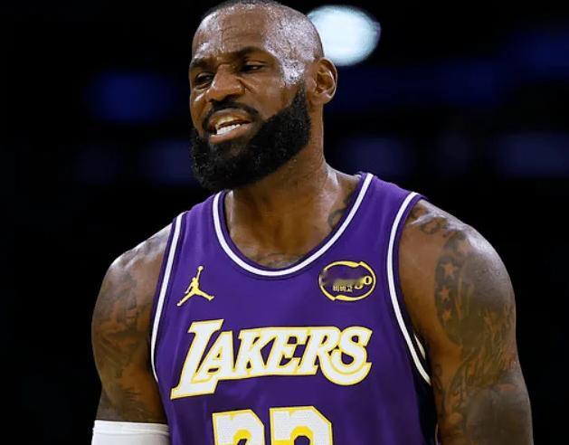 里夫斯这赛季是完全进化了，不用过于担心。八村垒的定位倒是有点尴尬，他的功能和詹姆