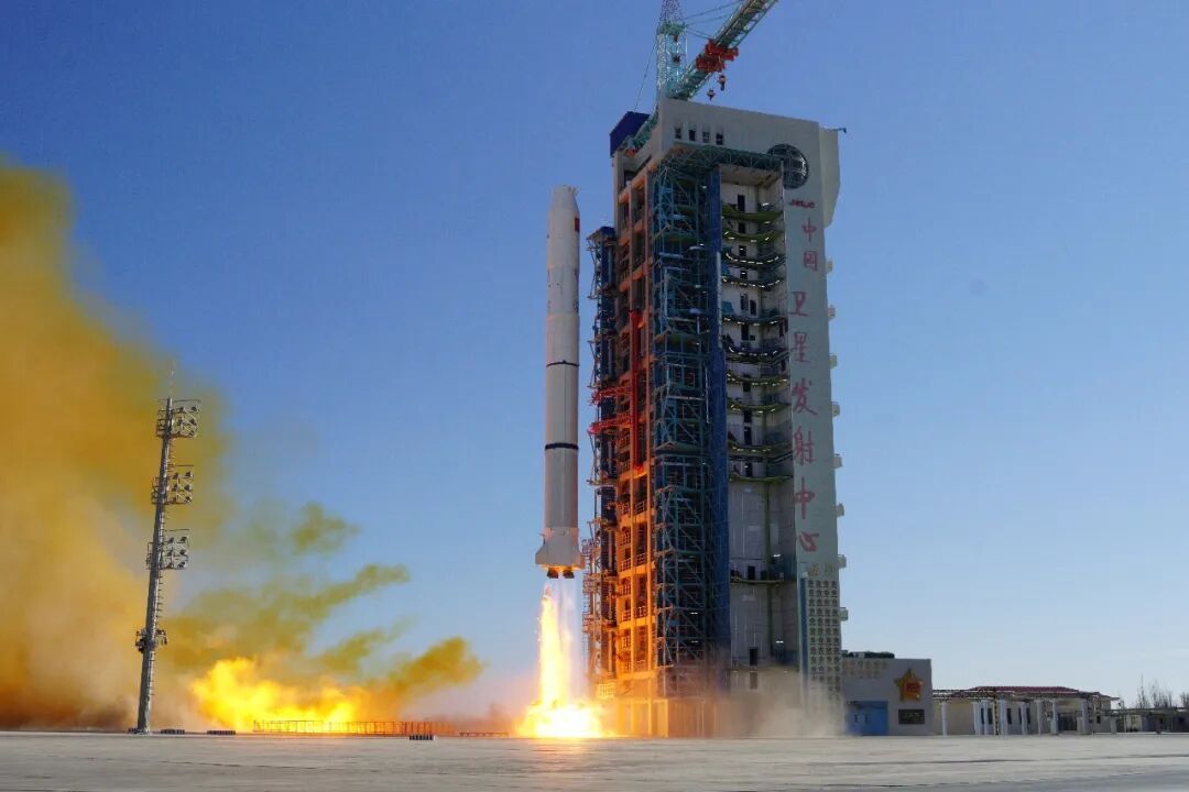 【我国今年第3次发射】北京时间今天12时01分，我国在酒泉卫星发射中心使用长征二