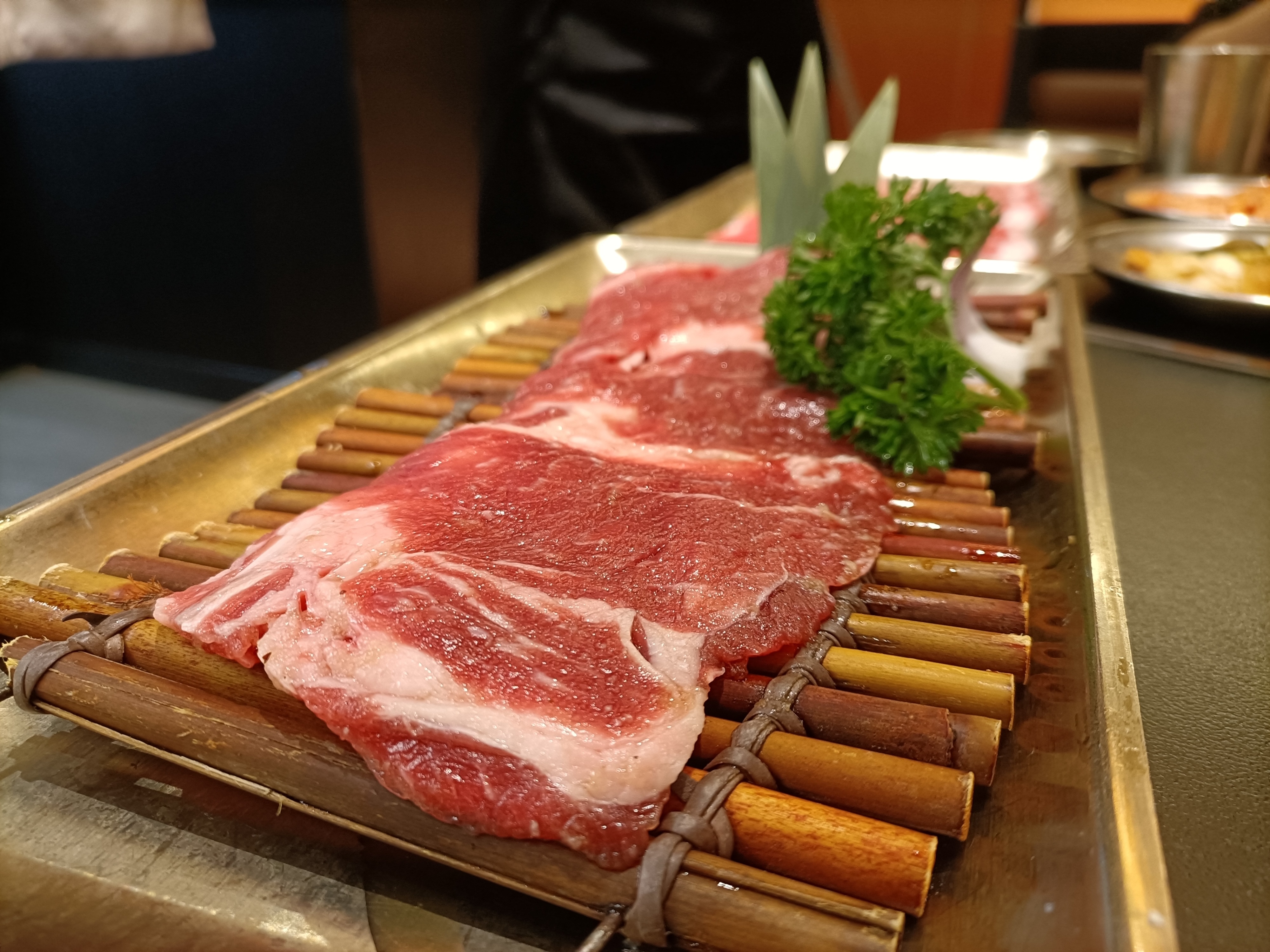 夜晚吃烤肉 ​​​