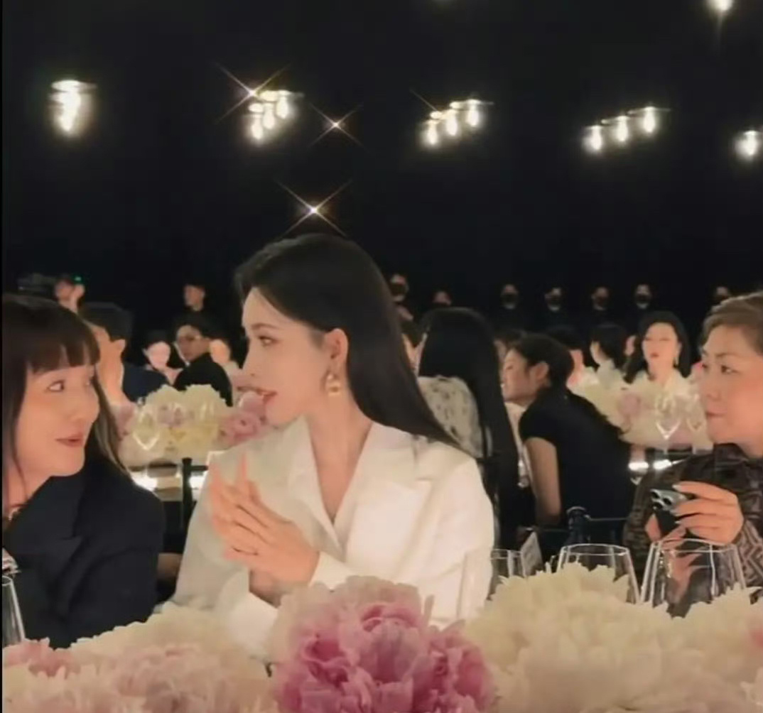 孟子义芬迪晚宴，气质太适合现偶了吧？太美了！ 