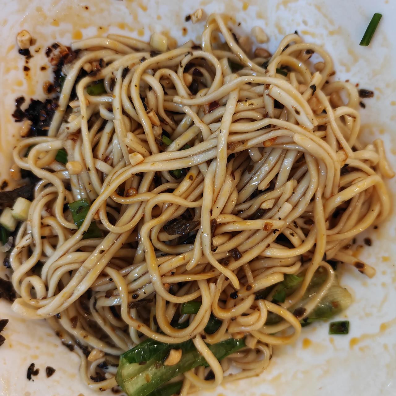 宜宾燃面

我心心念念的燃面，终于在它的发源地宜宾吃上了！这美味杠杠的，吃了还想