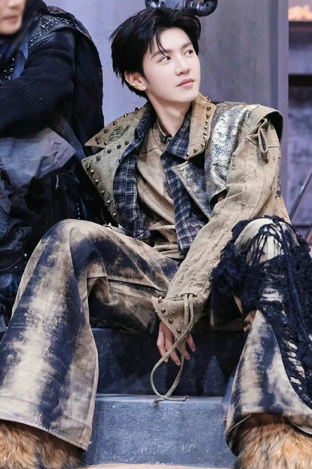 大侦探黑车大劫案 陈哲远大侦探末日废土风妆造，哲远真的是没有缺点的帅