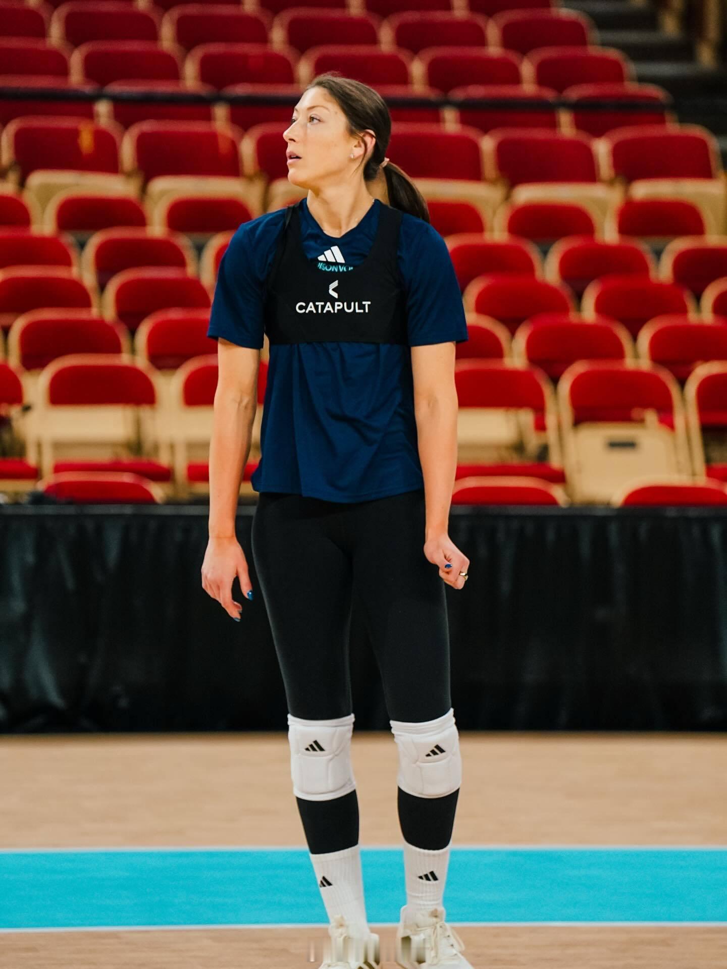 龚翔宇 美国LOVB麦迪逊队队员们训练备战，北京时间一会儿早晨09:00，第2周