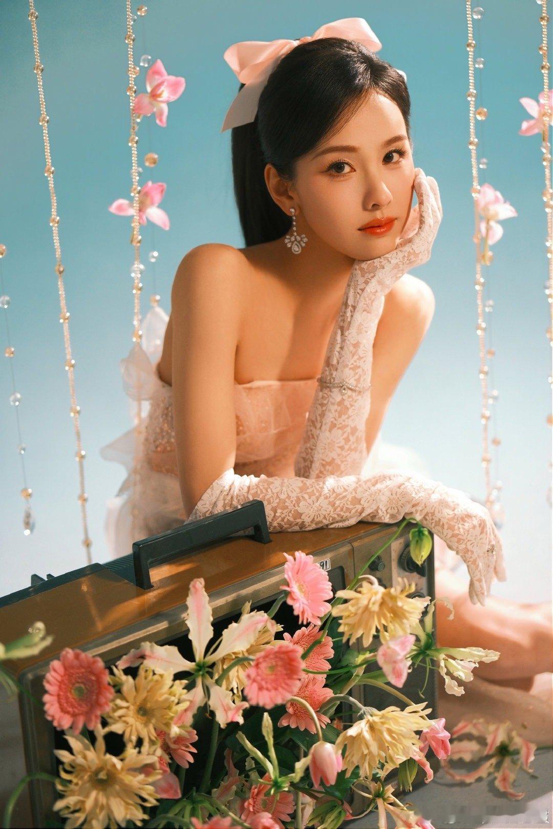 陈都灵挂历女郎  陈都灵[超话]  我勒个豆啊，我们嘟嘟真的是太漂亮了吧，这个复