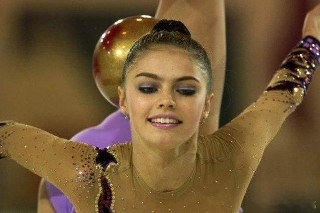 凤凰新闻【卡巴耶娃是普京的绯闻女友，据传为他生下二子，普京却不承认再婚】传闻她已