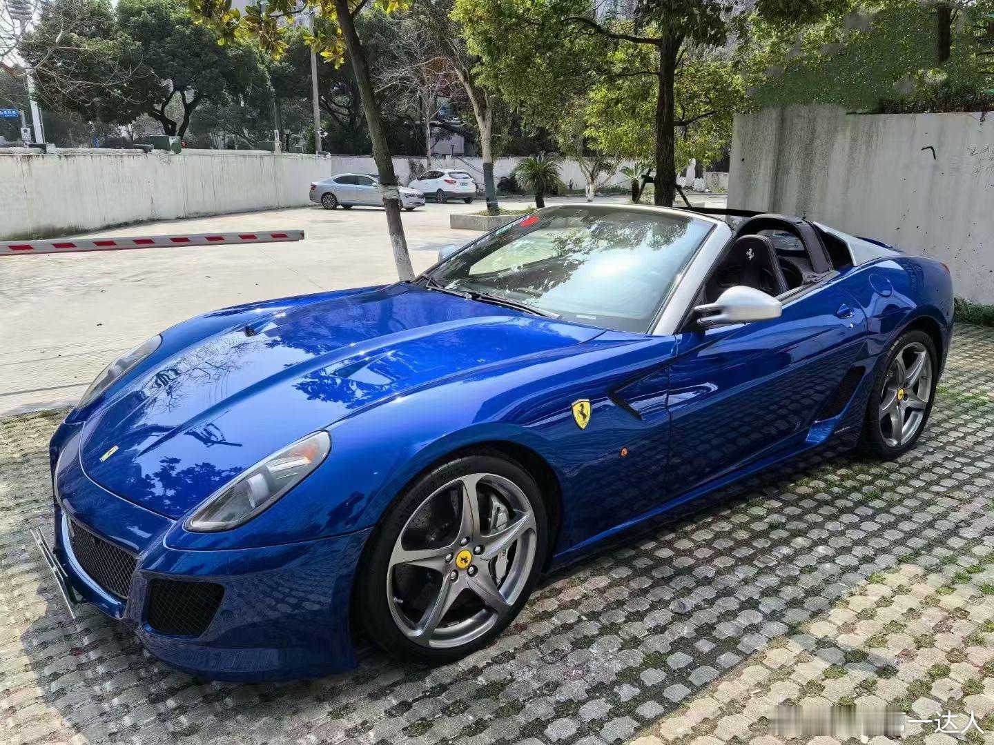 法拉利599SA Aperta，2013年上牌，带双顶，全球1/80，国内1/4