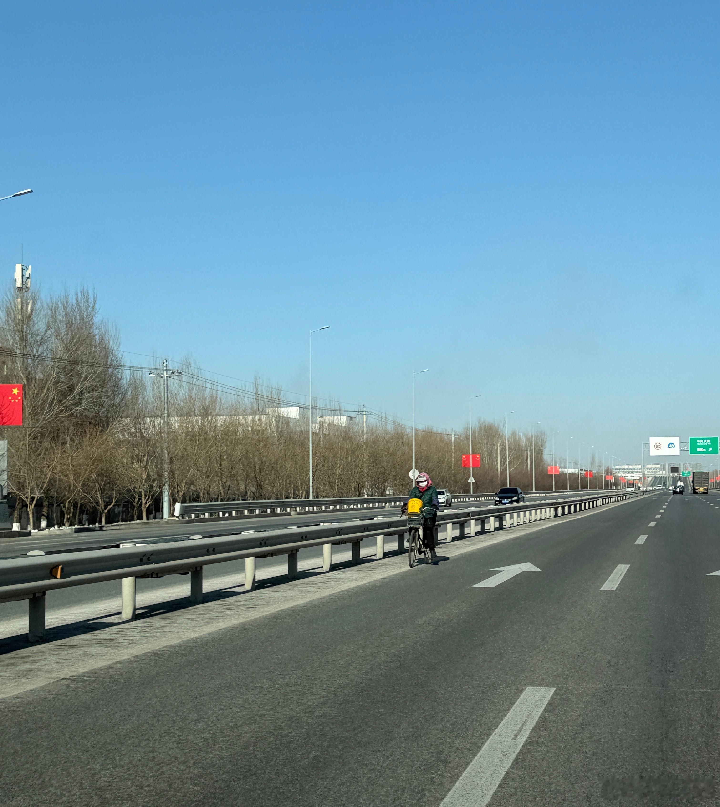 快速路逆行骑自行车 die π不老铁 