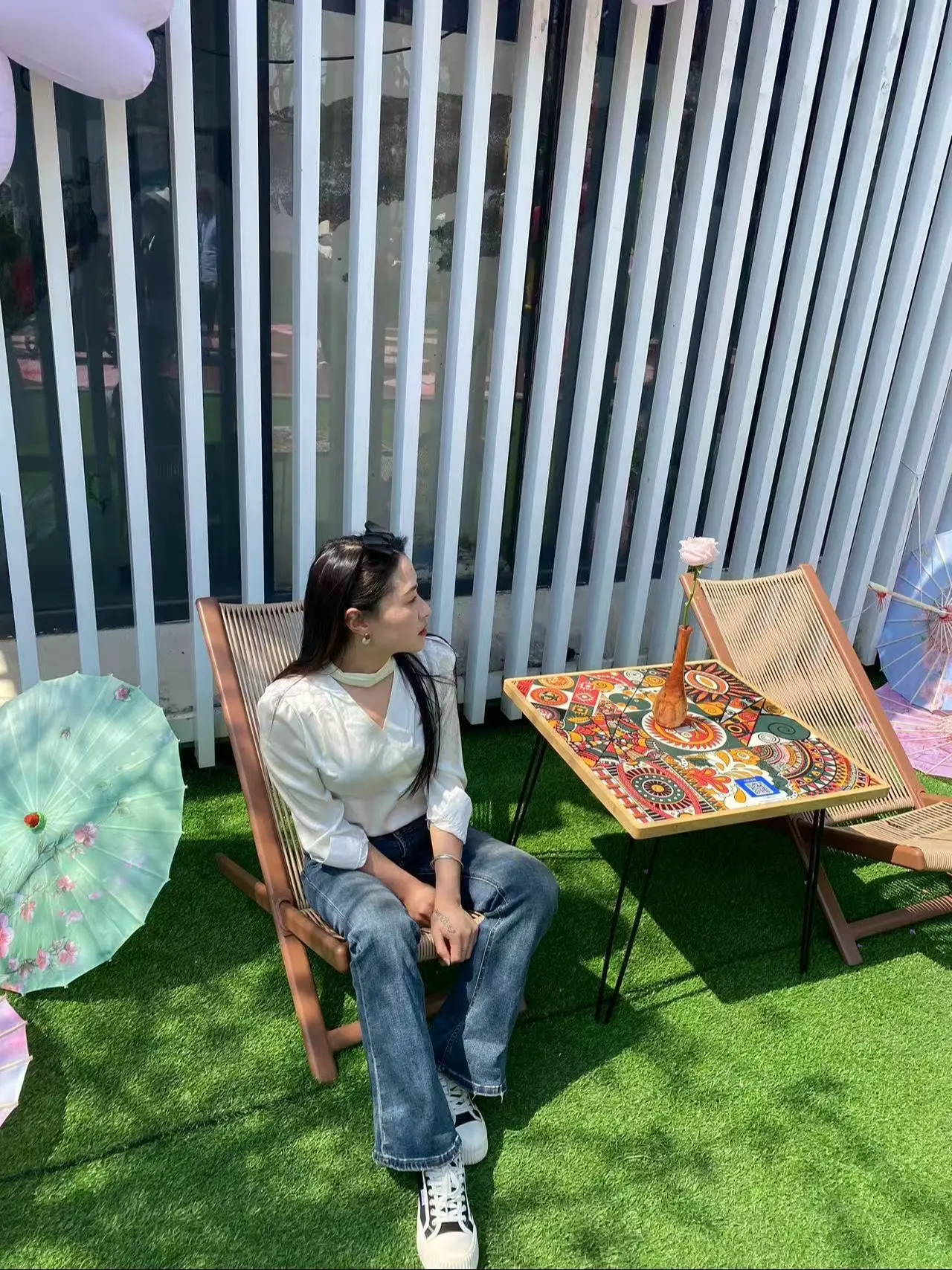 她在需要保护的时候，谁都指望不上，自己咬咬牙，披上铠甲眼含泪的迎难而上...