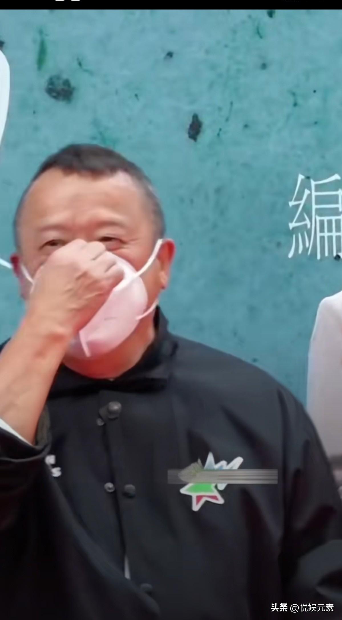 香港资深艺人​曾志伟，平日里大大咧咧，爱开玩笑、爱凑热闹。
明明曾志伟长相普通，