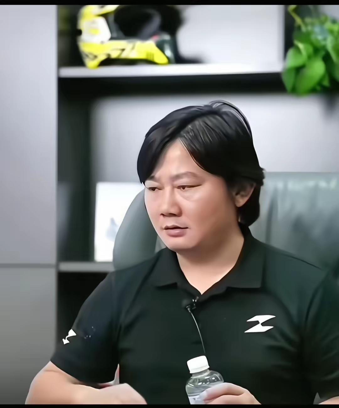 太霸气了！真的被张雪这次处理售后的方式狠狠圈粉了。
 
车主新车才买十一天，淋场