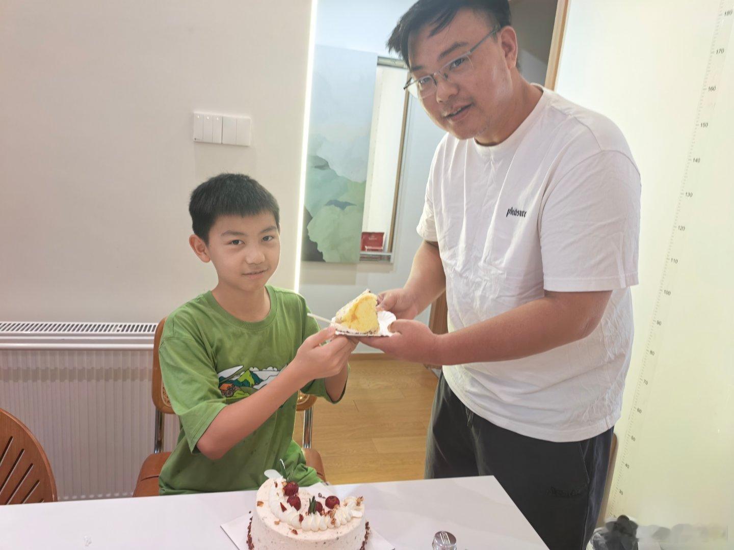 一人一句祝父亲节日快乐我永远是我儿子最大的靠山！[坏笑] ​​​