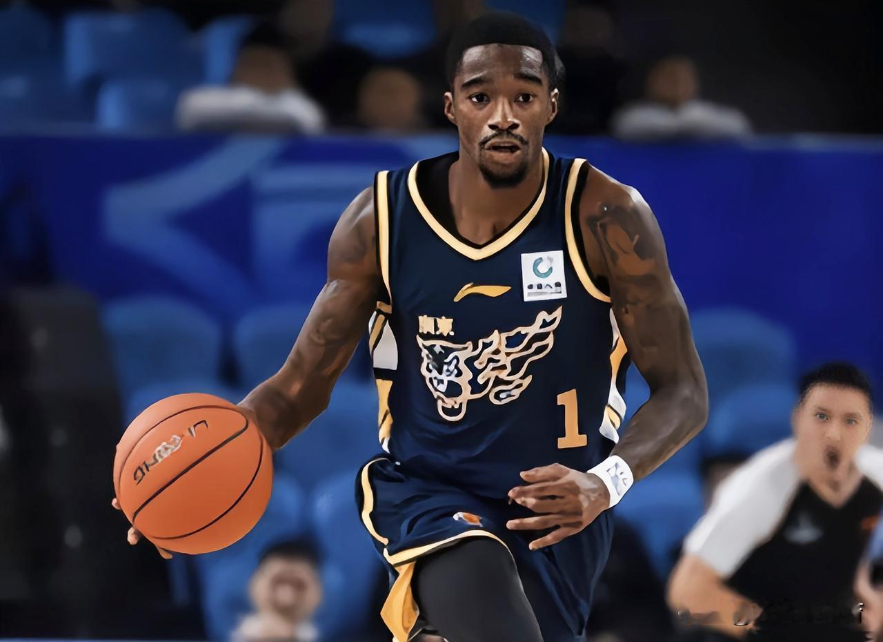 CBA双星闪耀：萨姆纳与威金顿的球队价值
在CBA赛场上，广东东阳光的萨姆纳和广