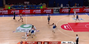 看来胡明轩是麦考尔复出的最大受益人，从持球工作中释放出来，进攻火力凶猛，不愧是全