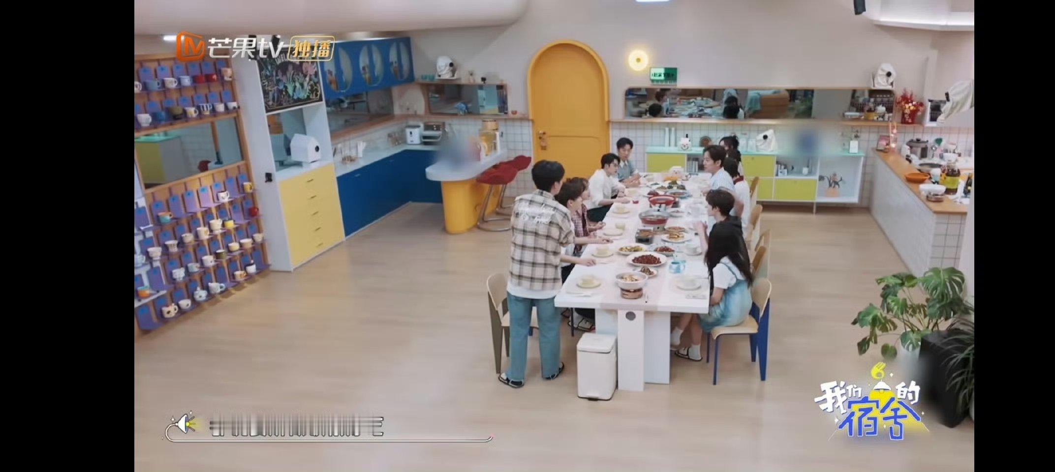 家人们速来!姜妍来宿舍开火做饭了 何炅心心念念的美味，姜妍用一道姜爆鸭满足。色泽