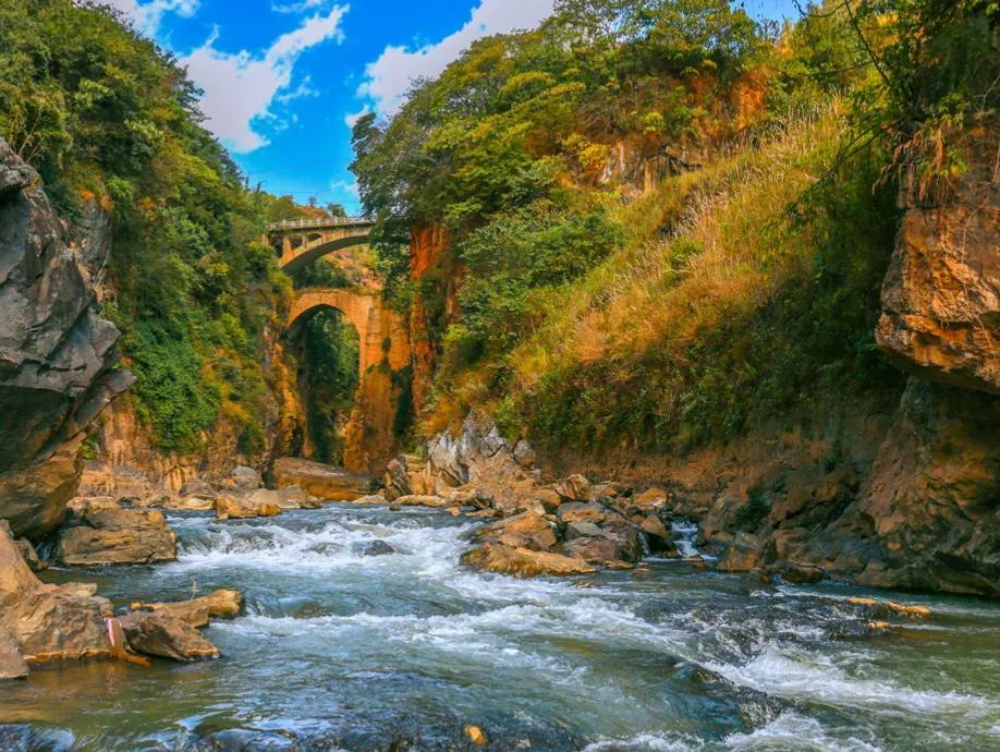 云南富源之旅
踏上云南富源的土地，一场别样的旅行就此开启。

漫步在富源的古街，