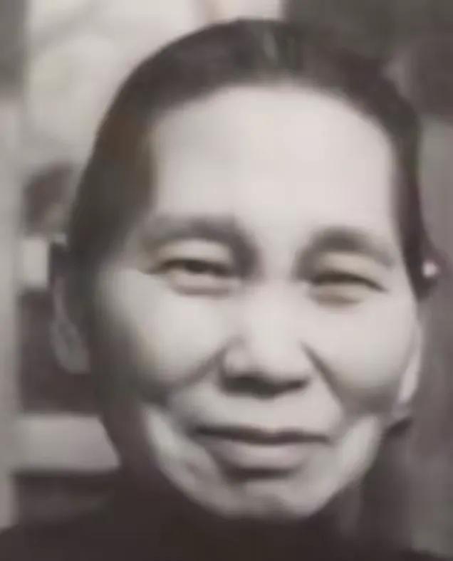 1903年，梁启超与陪嫁丫鬟发生了关系，完事后落下一句话：“你就是个伺候人的命，