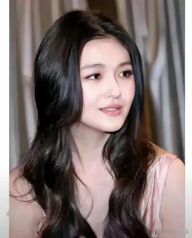 汪小菲又给大S一笔钱。张兰在直播间里透露，汪小菲给孩子付完三个月的抚养费，但是大
