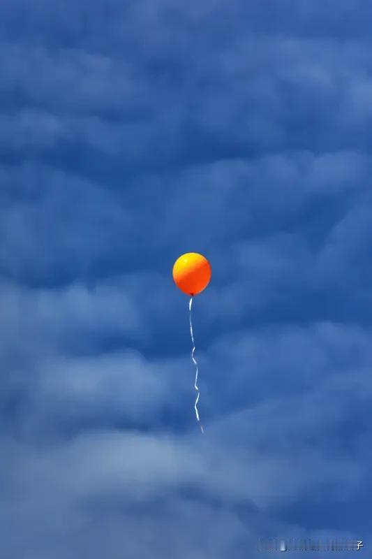 我超赞成“幸福是自己给的”这一说法。就拿女性来说，不少女人在恋爱或婚姻里一心照顾