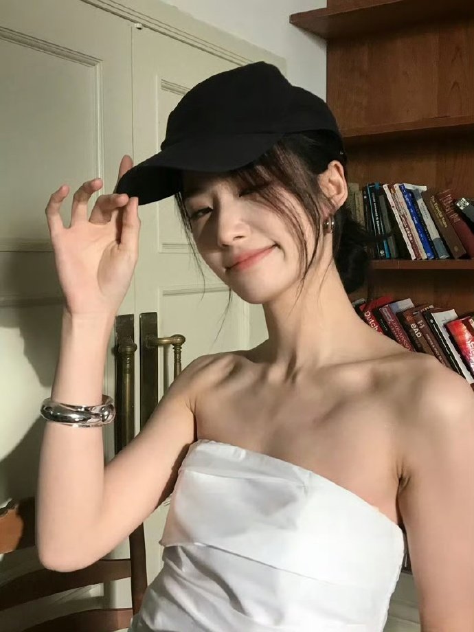 卢昱晓 