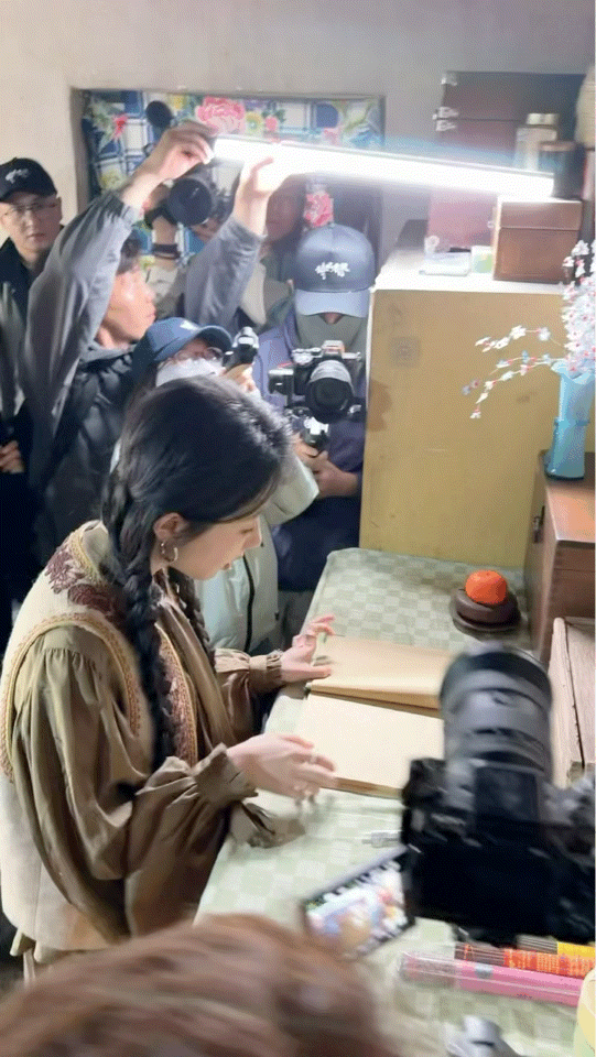杨紫读巡山队的信哭了杨紫给我们带来的生命树真的让我们看到了他们的不易，这次读信也