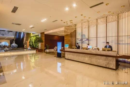 不知大家有没有发现，如今外出住酒店，多数酒店早已悄悄取消了退房查房环节。有人或许