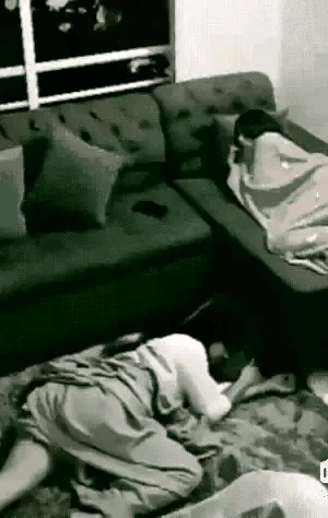 不知道这女孩做了什么噩梦？