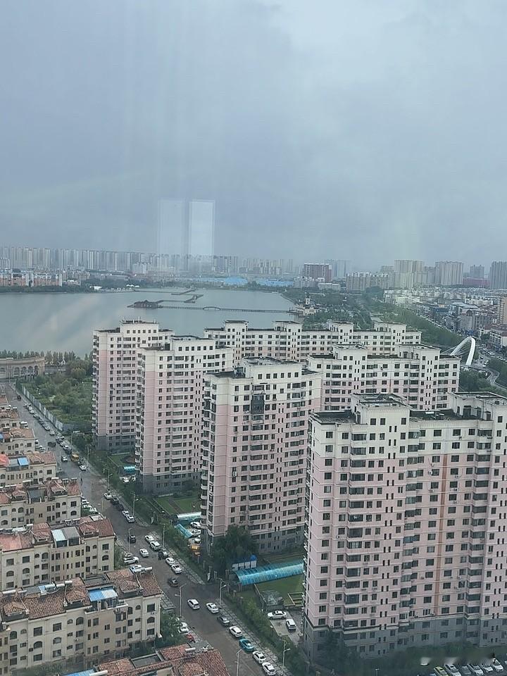 家里视野特别好，白天就我一个人在家，反而感觉很清静，现在每天就琢磨吃点啥，问题是
