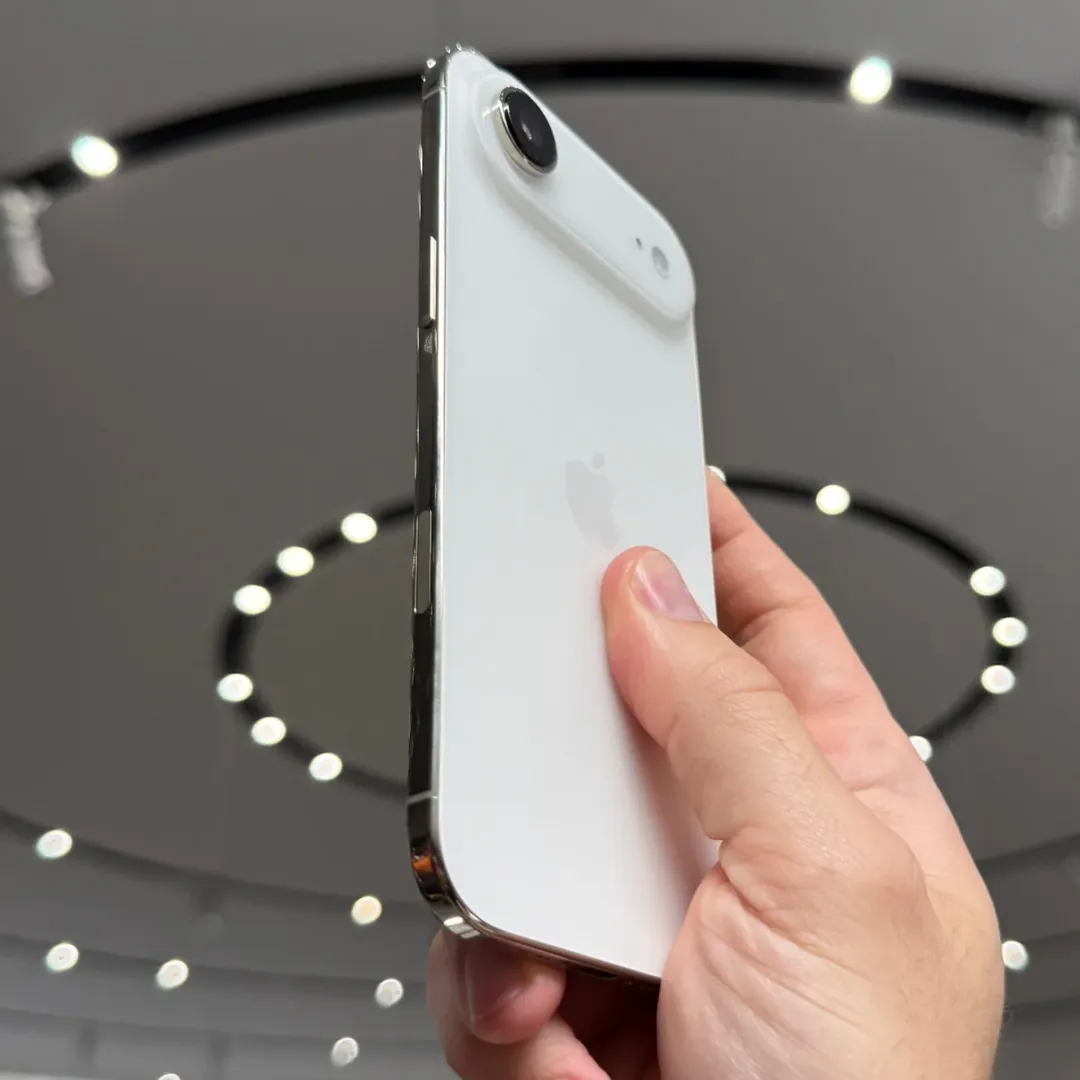 所以，大家有没有想过：一台单摄的iPhone，为什么也还是要加上一颗Camrea