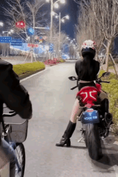 我怎么看都像故意的～