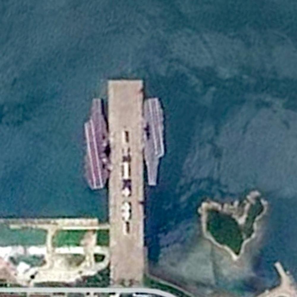 “福建舰”与“山东舰”双航母历史性同框停放！

从吨位上看，明显“福建舰”比“山