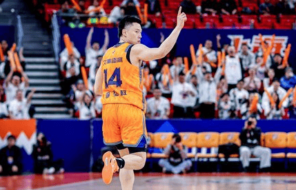 李弘权：我们团队篮球打出来的话，我们能和任何队去拼