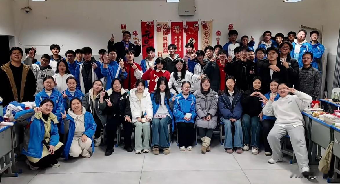亲爱的孩子们，
要相信自己。
每一颗努力付出的汗水，
都会得到回报。
平日的沉稳