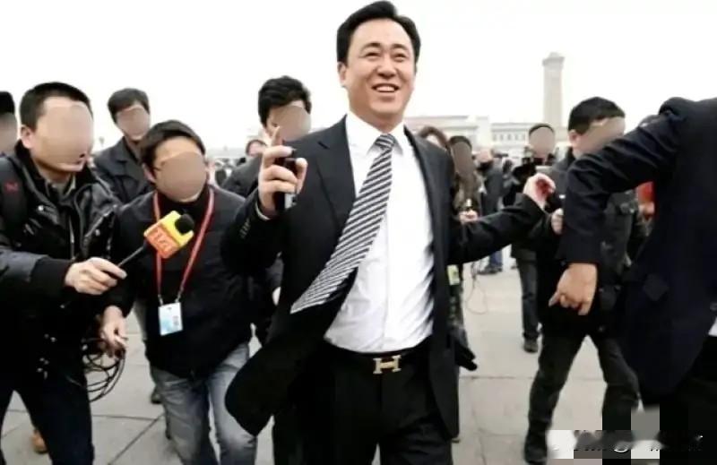 许家印那点事儿，搁古代是什么罪名？
先说结论：不是一条罪，是一整套罪能凑满一本刑