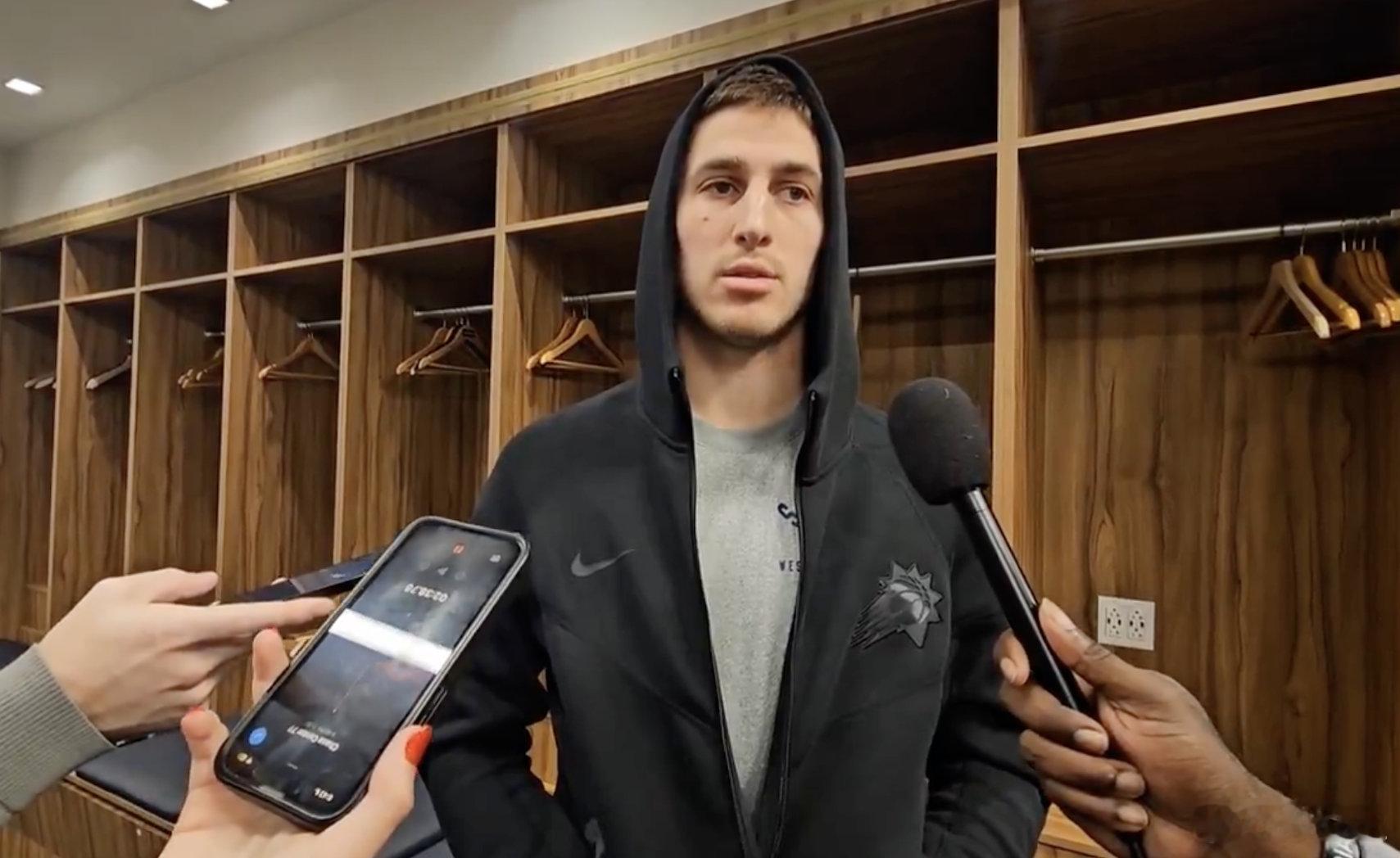 吉莱斯皮给我一个奇才球迷打破防了。太强了