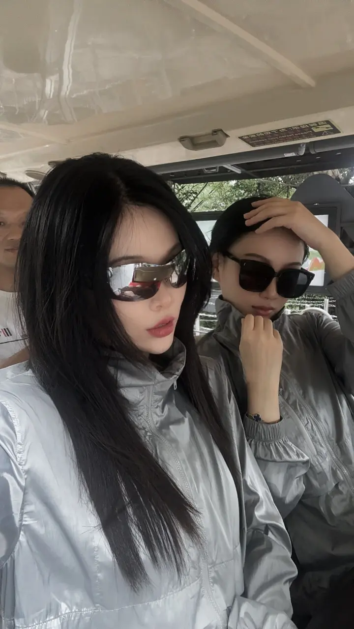 后面那个大叔看啥呢