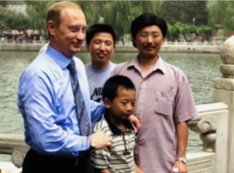 普京抵达北京，红毯尚未走完，塔斯社就突然爆出一则出人意料的消息，此次访华他特意想