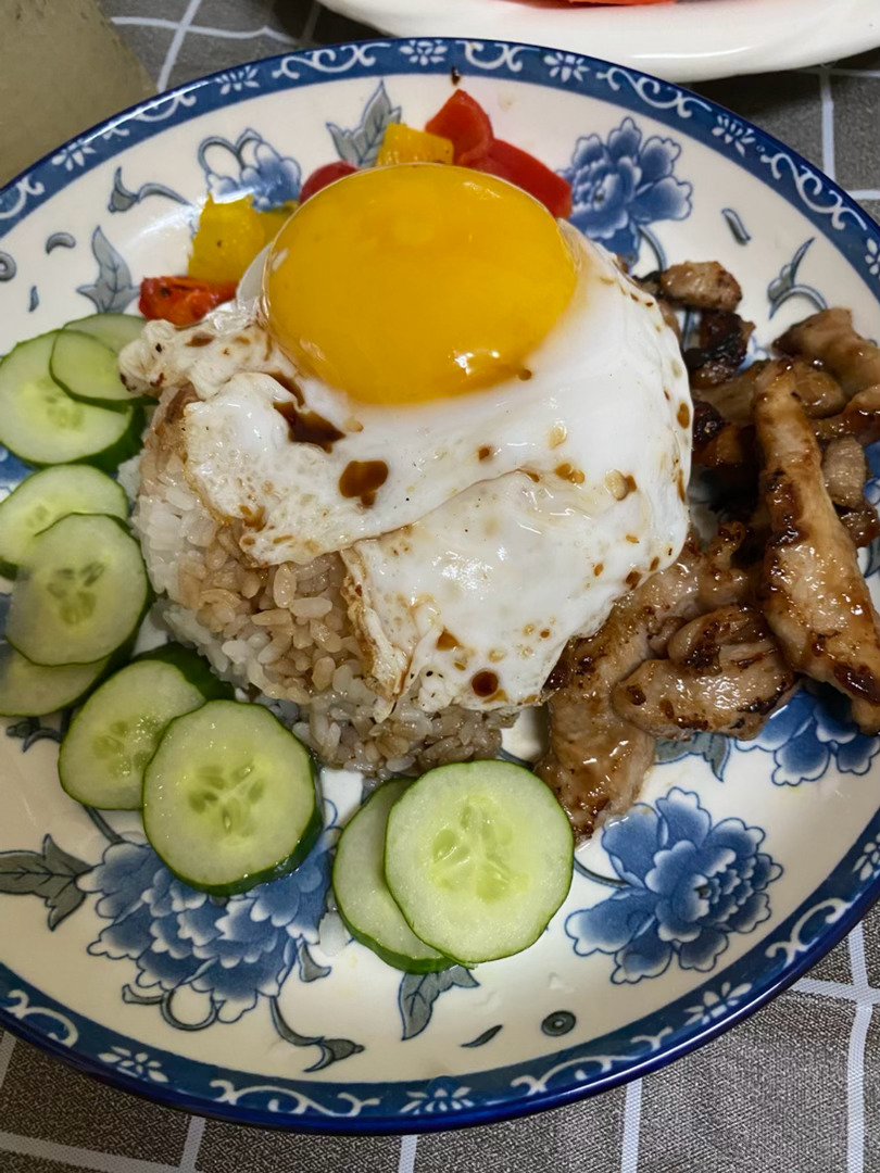 不可辜负的美食  ❤️高考成绩被屏蔽母女表情神同步今天煮簡單吃越南海鮮粉精緻豬肉