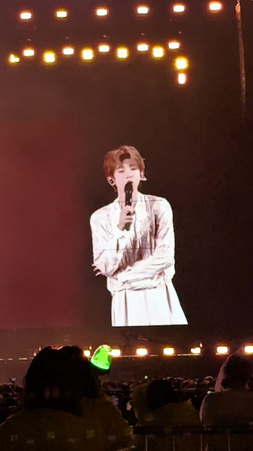 王源调查演唱会观众mbti宇宙超级无敌大大狂欢演唱会精彩不停，王源开启趣味问答和