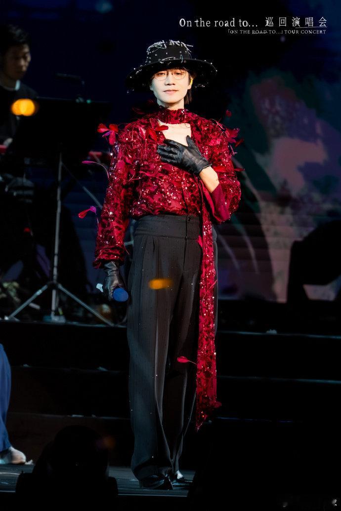 王铮亮没上过几十年班说不出来王铮亮这话有歌 亮哥太懂打工人！直言职场最开心是发工