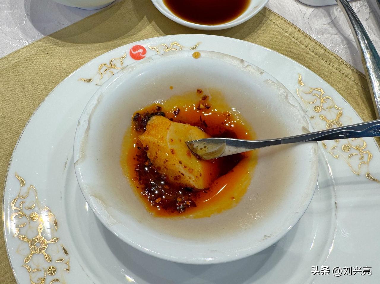 回来老家吃饭的标准流程：从碗团开始，到面结束
碗团 山西