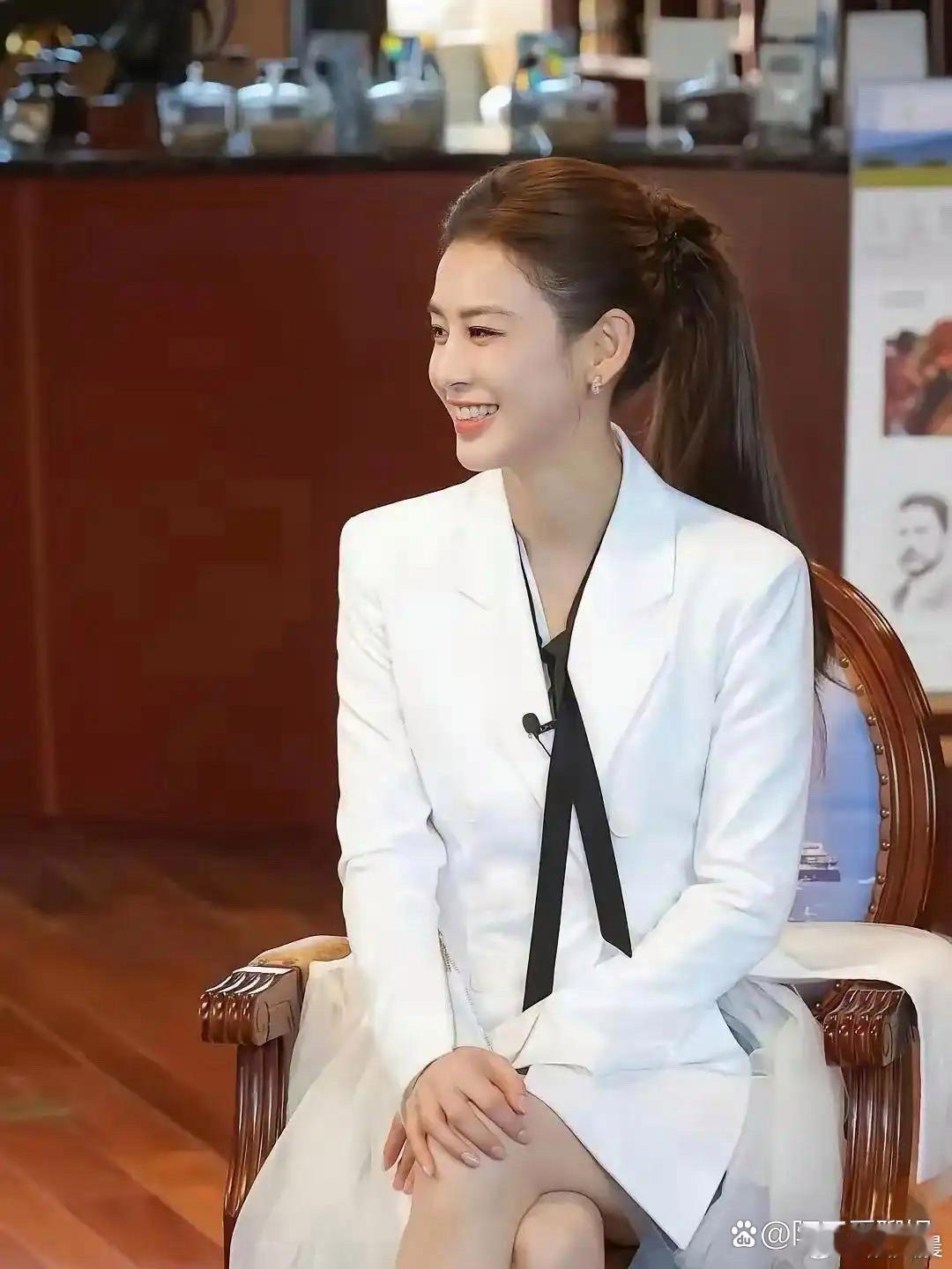 好家伙！这居然是黄圣依？气质简直大变样，第一眼真的没认出来！ 